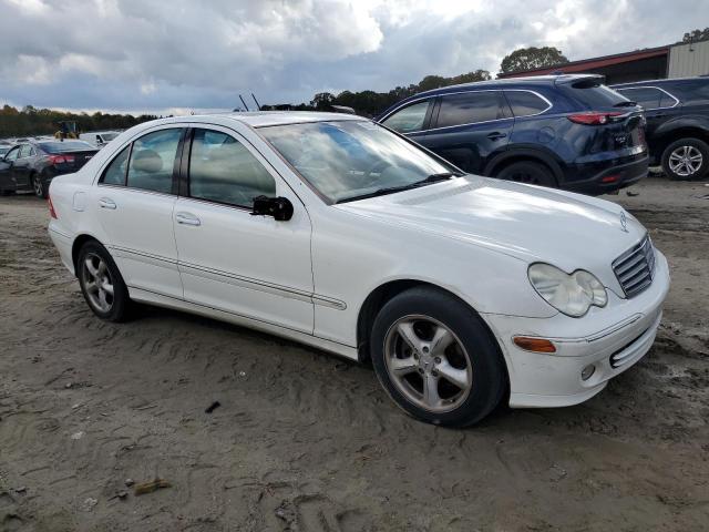 WDBRF61J55A705134 - 2005 MERCEDES-BENZ C 240 WHITE photo 4