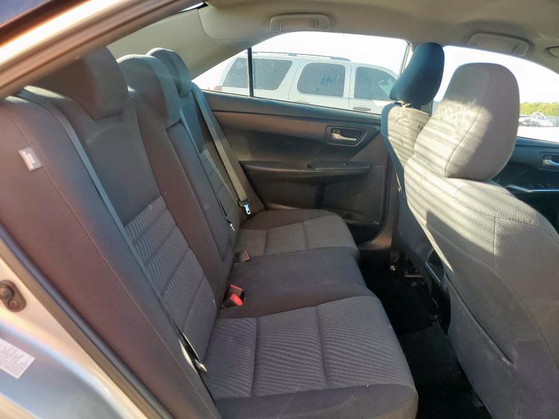 4T4BF1FK4FR467561 - 2015 TOYOTA CAMRY LE SILVER photo 10