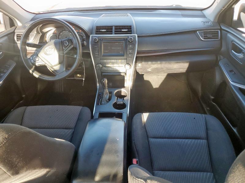 4T4BF1FK4FR467561 - 2015 TOYOTA CAMRY LE SILVER photo 8