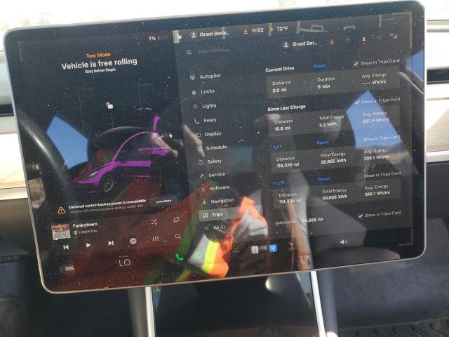 5YJ3E1EB1JF066526 - 2018 TESLA MODEL 3 Синій фото 9