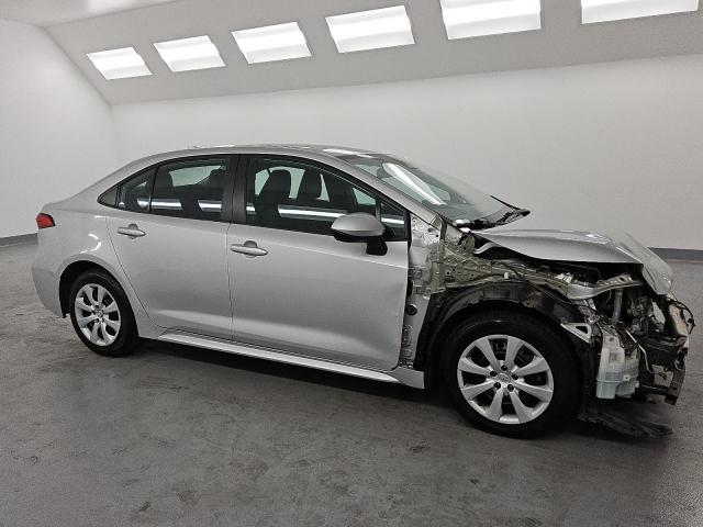 5YFB4MDE3PP002576 - 2023 TOYOTA COROLLA LE 银色 照片 4