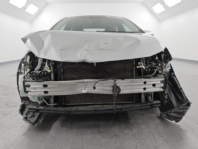 5YFB4MDE3PP002576 - 2023 TOYOTA COROLLA LE 银色 照片 5