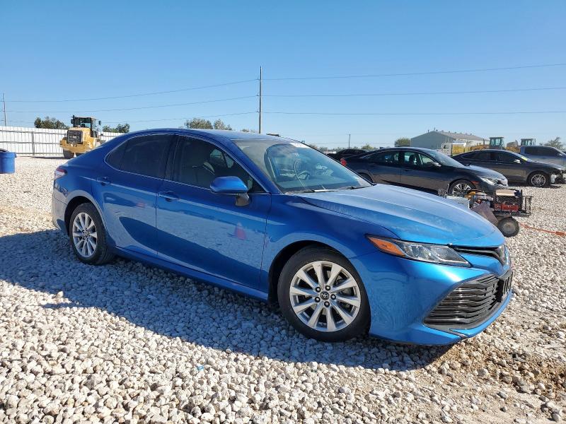 4T1C11AK8LU308672 - 2020 TOYOTA CAMRY LE BLUE photo 4