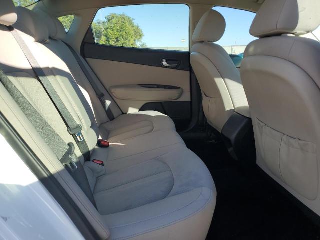 5XXGT4L33JG270116 - 2018 KIA OPTIMA LX WHITE photo 10