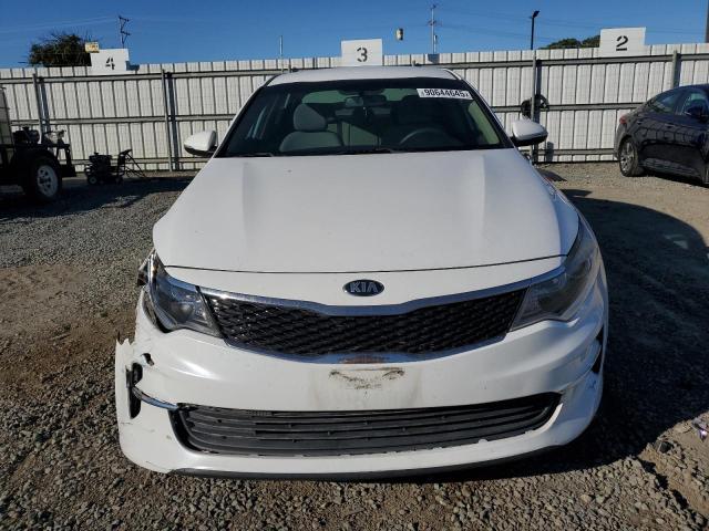 5XXGT4L33JG270116 - 2018 KIA OPTIMA LX WHITE photo 5