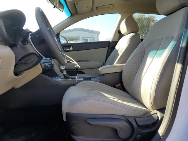 5XXGT4L33JG270116 - 2018 KIA OPTIMA LX WHITE photo 7