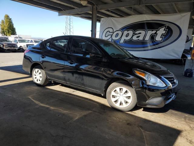 3N1CN7APXJL829328 - 2018 NISSAN VERSA S BLACK photo 4