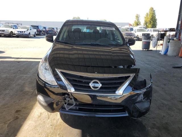 3N1CN7APXJL829328 - 2018 NISSAN VERSA S BLACK photo 5
