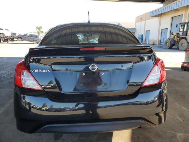 3N1CN7APXJL829328 - 2018 NISSAN VERSA S BLACK photo 6