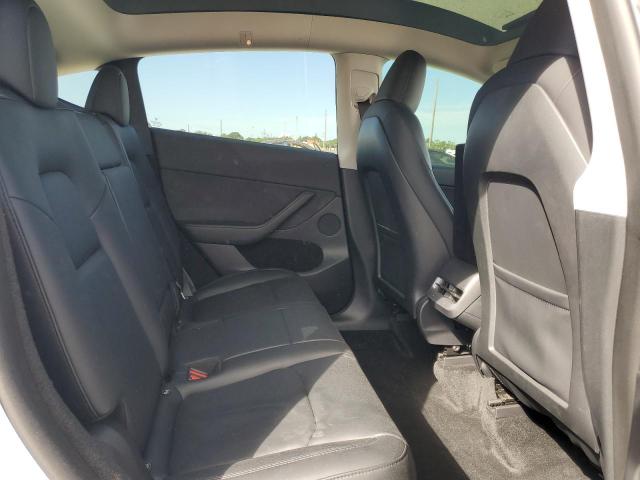 7SAYGDEE4PA025098 - 2023 TESLA MODEL Y Weiß Foto 10