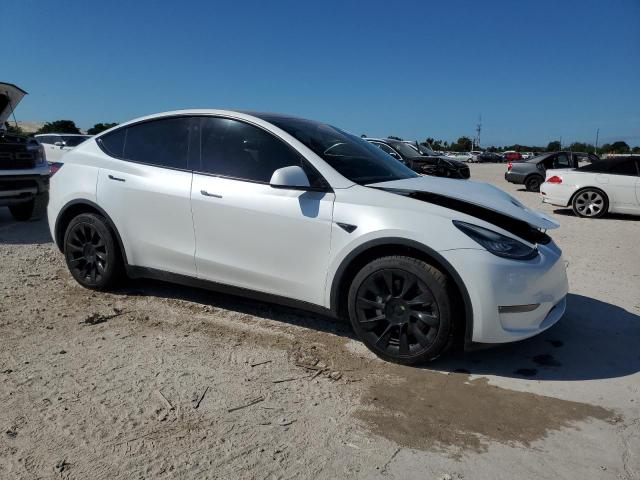 7SAYGDEE4PA025098 - 2023 TESLA MODEL Y Weiß Foto 4