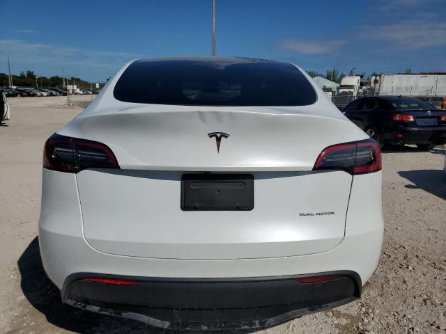 7SAYGDEE4PA025098 - 2023 TESLA MODEL Y Weiß Foto 6