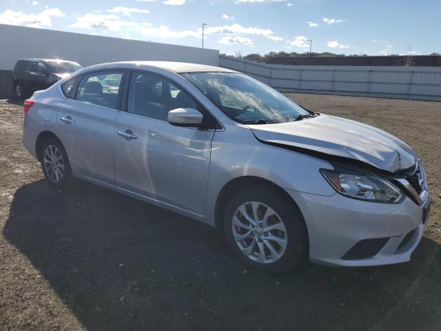3N1AB7AP5JL642062 - 2018 NISSAN SENTRA S 银色 照片 4