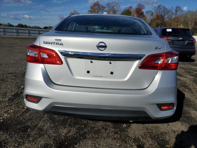 3N1AB7AP5JL642062 - 2018 NISSAN SENTRA S 银色 照片 6