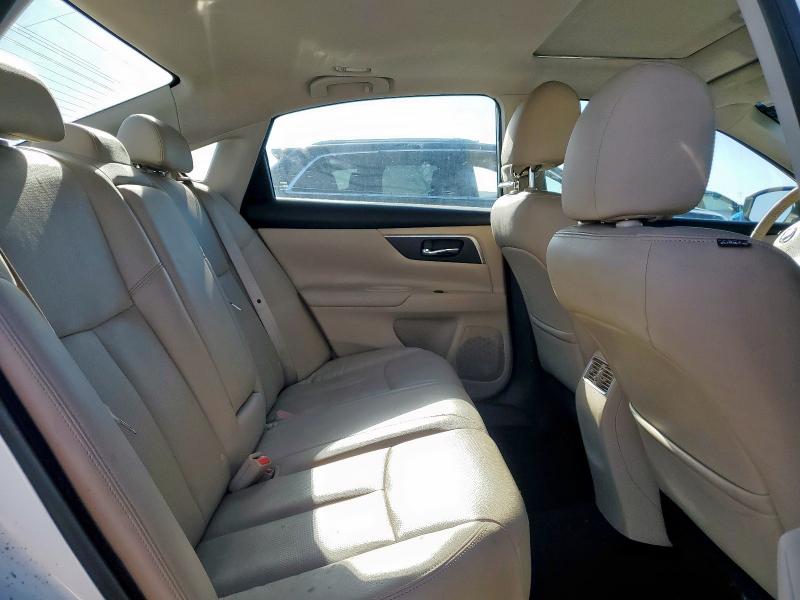 1N4AL3AP3GC242644 - 2016 NISSAN ALTIMA 2.5 WHITE photo 10