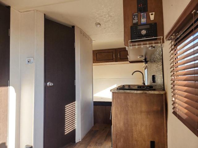 4X4TSTT16JY001602 - 2018 FOREST RIVER SALEM FSX 180 TWO TONE photo 5