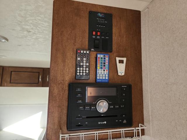 4X4TSTT16JY001602 - 2018 FOREST RIVER SALEM FSX 180 TWO TONE photo 8