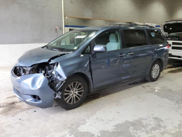 2013 TOYOTA SIENNA XLE, 