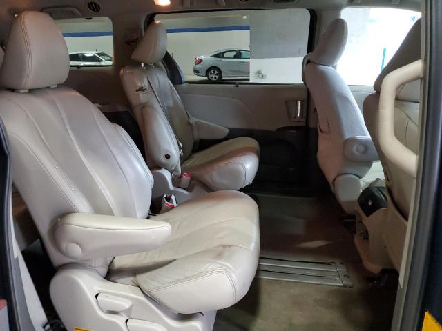 5TDYK3DC0DS398722 - 2013 TOYOTA SIENNA XLE BLUE photo 11