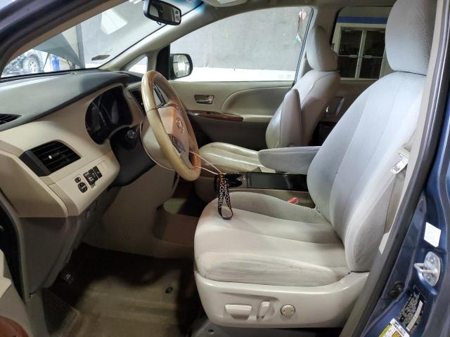 5TDYK3DC0DS398722 - 2013 TOYOTA SIENNA XLE BLUE photo 7