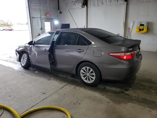 4T4BF1FK5FR477578 - 2015 TOYOTA CAMRY LE GRAY photo 2