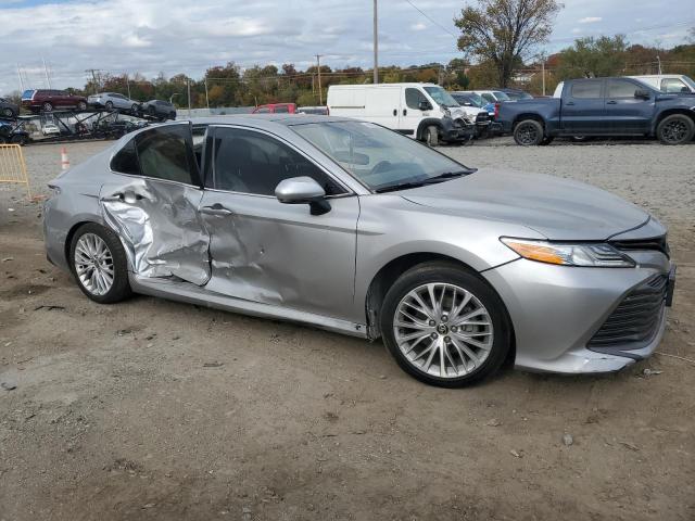 4T1F11AK8LU991812 - 2020 TOYOTA CAMRY XLE ნაცრისფერი ფოტო 4