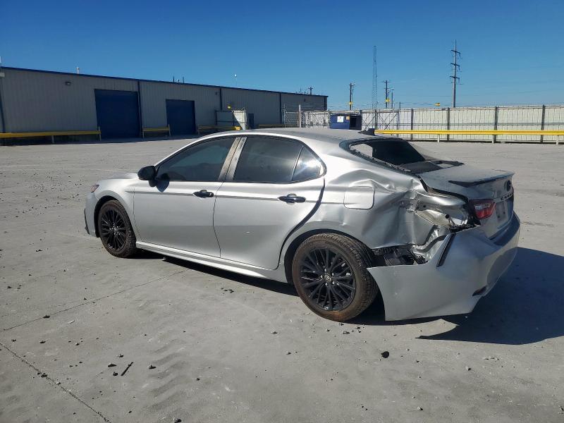 4T1G11AK2NU007383 - 2022 TOYOTA CAMRY SE SILVER photo 2