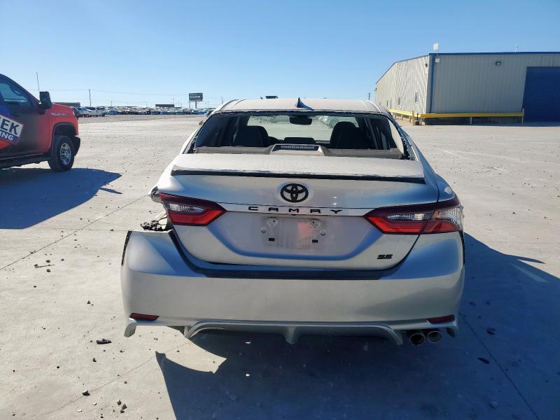 4T1G11AK2NU007383 - 2022 TOYOTA CAMRY SE SILVER photo 6