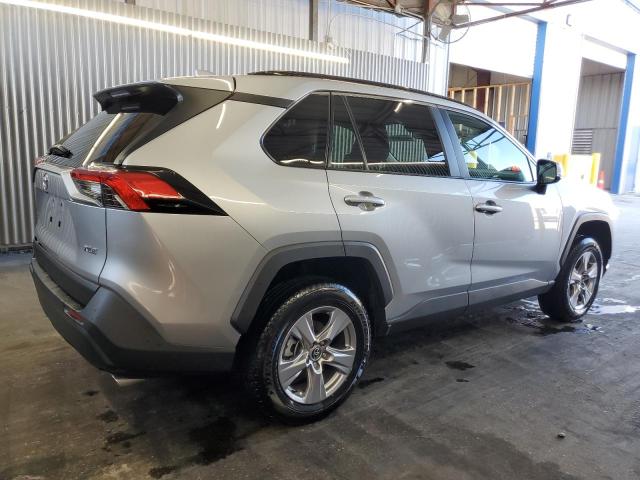 2T3W1RFV9SC330525 - 2025 TOYOTA RAV4 XLE ვერცხლისფერი ფოტო 3