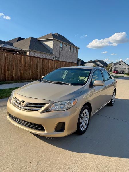 5YFBU4EE9DP076739 - 2013 TOYOTA COROLLA BASE Золотой фото 2