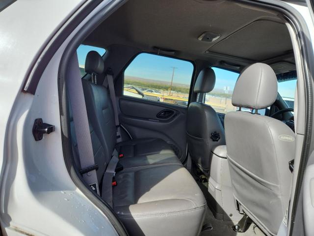 1FMCU03182KB67389 - 2002 FORD ESCAPE XLT WHITE photo 11