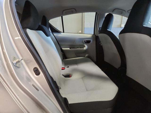 JTDKDTB35D1532592 - 2013 TOYOTA PRIUS C 银色 照片 11