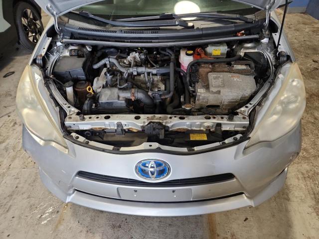 JTDKDTB35D1532592 - 2013 TOYOTA PRIUS C 银色 照片 12