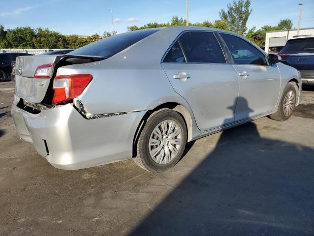 4T1BF1FK8CU092263 - 2012 TOYOTA CAMRY BASE SILVER photo 3