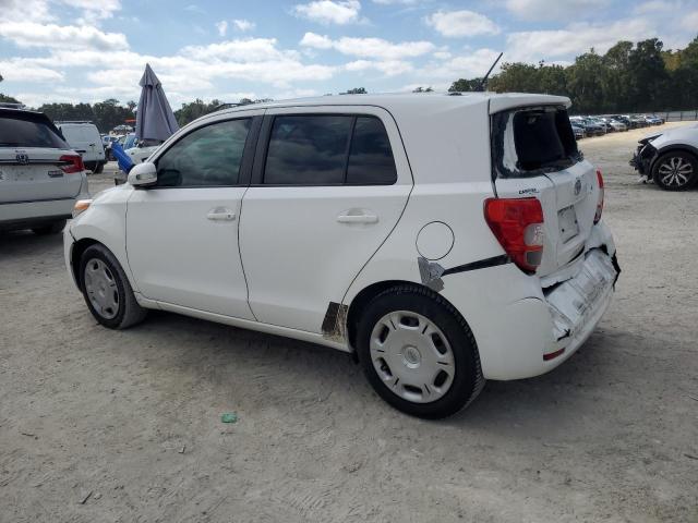 JTKKU4B48AJ055031 - 2010 TOYOTA SCION XD WHITE photo 2