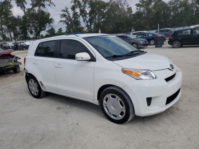 JTKKU4B48AJ055031 - 2010 TOYOTA SCION XD WHITE photo 4