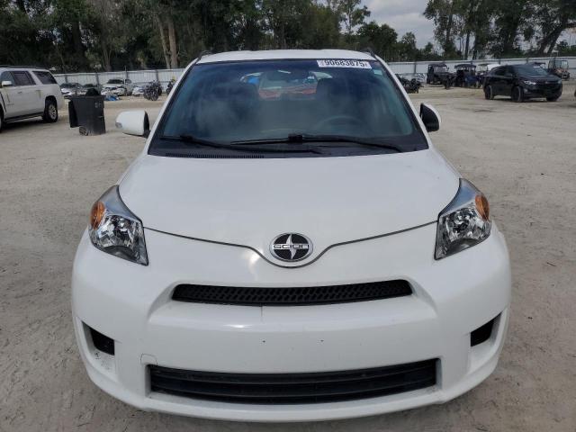 JTKKU4B48AJ055031 - 2010 TOYOTA SCION XD WHITE photo 5