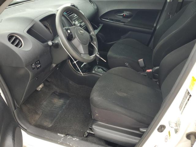 JTKKU4B48AJ055031 - 2010 TOYOTA SCION XD WHITE photo 7