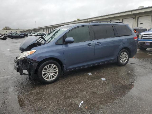 2013 TOYOTA SIENNA XLE, 