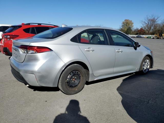 5YFB4MDE1RP092538 - 2024 TOYOTA COROLLA LE SILVER photo 3