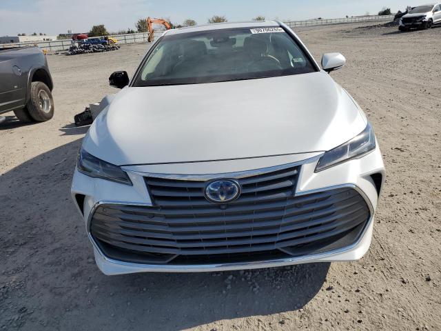 4T1B21FB8KU005889 - 2019 TOYOTA AVALON XLE 白色 照片 5