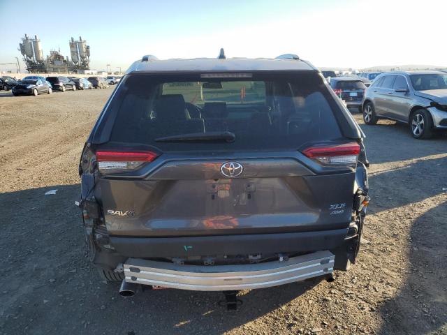 2T3P1RFV7KW052615 - 2019 TOYOTA RAV4 XLE 灰色 照片 6