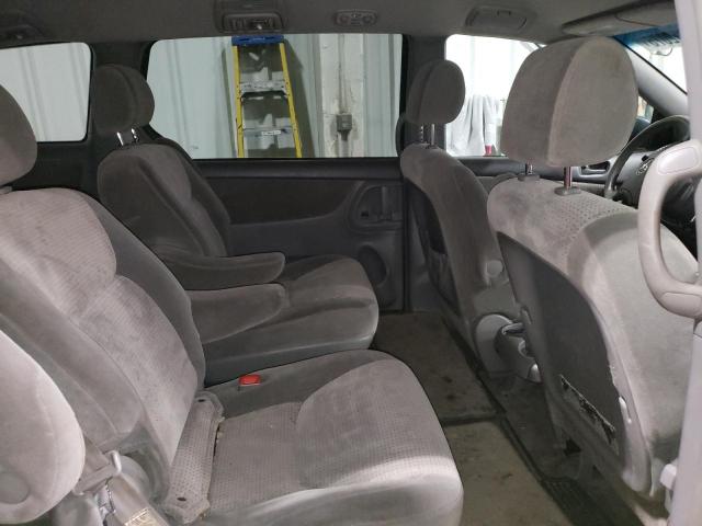 5TDZK23C38S207705 - 2008 TOYOTA SIENNA CE GRAY photo 11