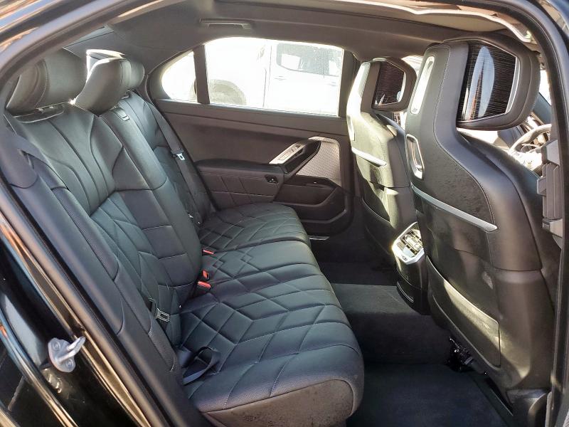 WBY53EJ04RCP86968 - 2024 BMW I7 XDRIVE60 Schwarz Foto 10