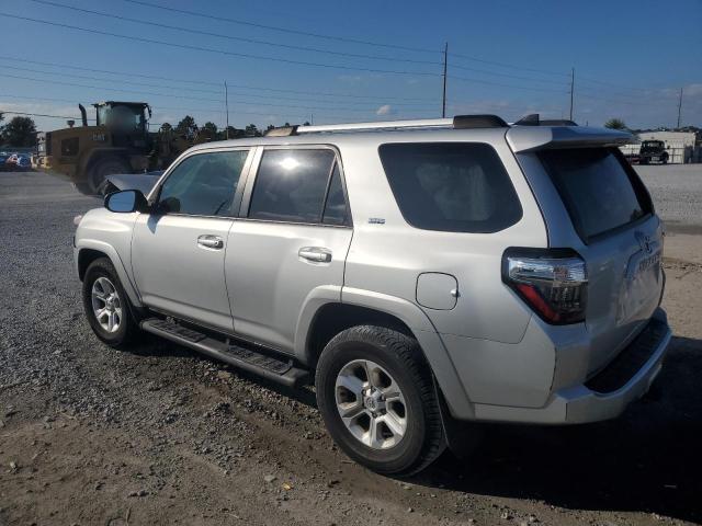 JTEFU5JRXN5256760 - 2022 TOYOTA 4RUNNER SR5 银色 照片 2