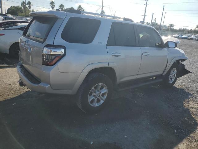 JTEFU5JRXN5256760 - 2022 TOYOTA 4RUNNER SR5 银色 照片 3
