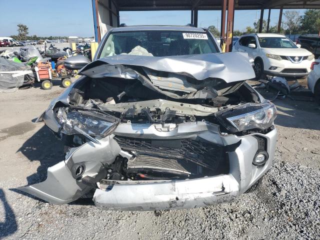 JTEFU5JRXN5256760 - 2022 TOYOTA 4RUNNER SR5 银色 照片 5