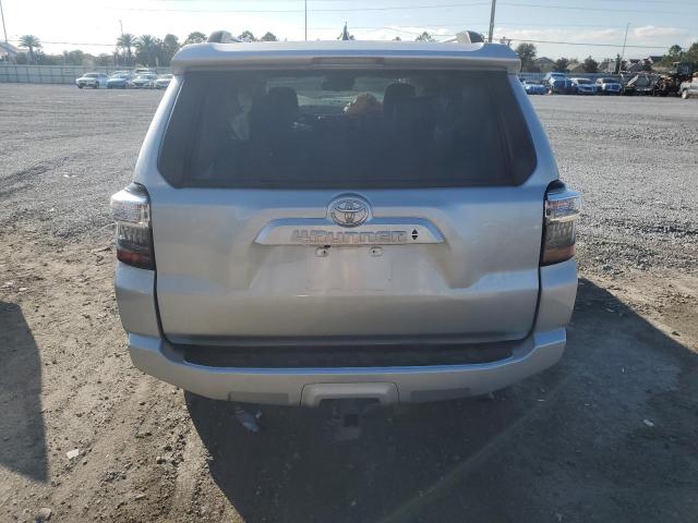 JTEFU5JRXN5256760 - 2022 TOYOTA 4RUNNER SR5 银色 照片 6