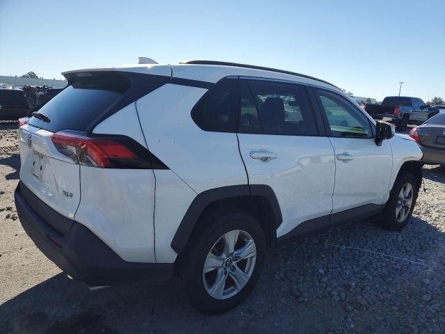 2T3W1RFV7LC072250 - 2020 TOYOTA RAV4 XLE WHITE photo 3