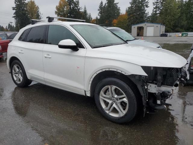 WA1ANAFY6K2049021 - 2019 AUDI Q5 PREMIUM WHITE photo 4
